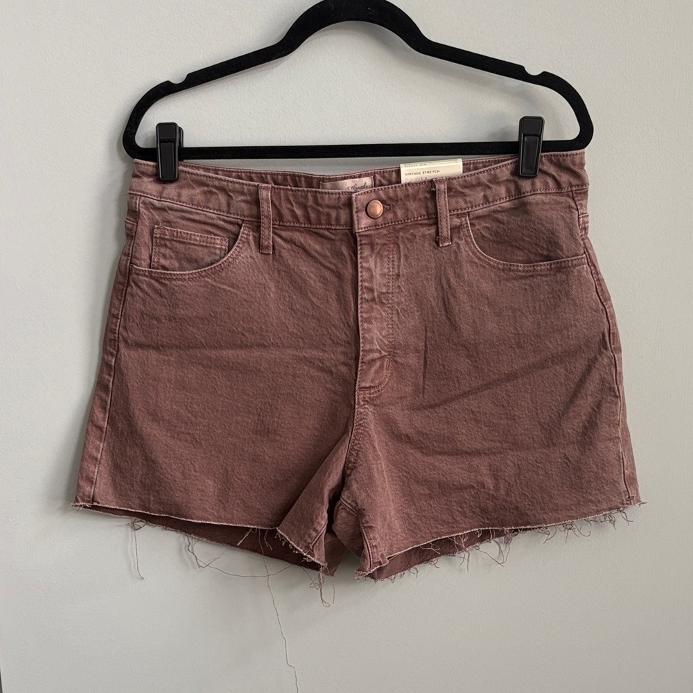NWT Universal Thread Vintage Midi Shorts in color ‘sandpiper’